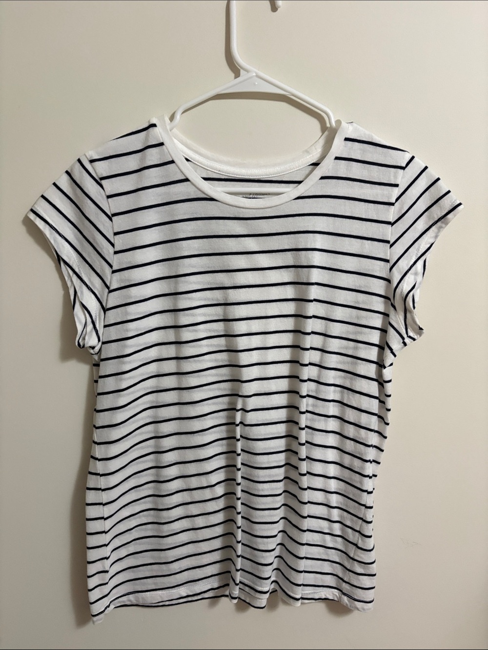 Universal Thread White and Navy Striped Short Sleeve Tee - Classic Crew
